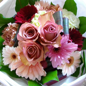 柔らかいページュピンクシック系のブーケ（花束）｜花束ギフト・記念日